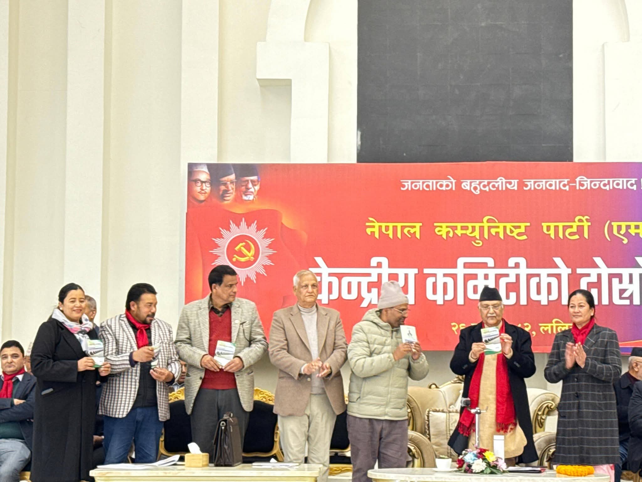 एमाले अध्यक्ष ओलीद्वारा पल्लव राज भट्टको पुस्तक ‘महाकाली सन्धि : भ्रम र वास्तविकता’ विमोचन