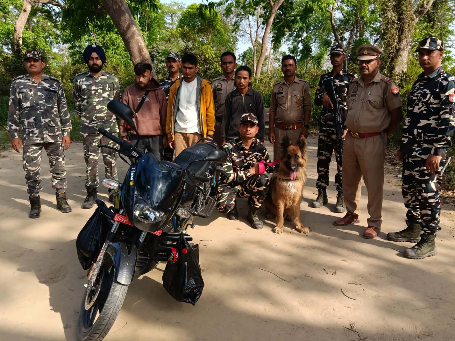 नेपाल-भारत सीमामा लागुऔषध सहित ३ नेपाली पक्राउ