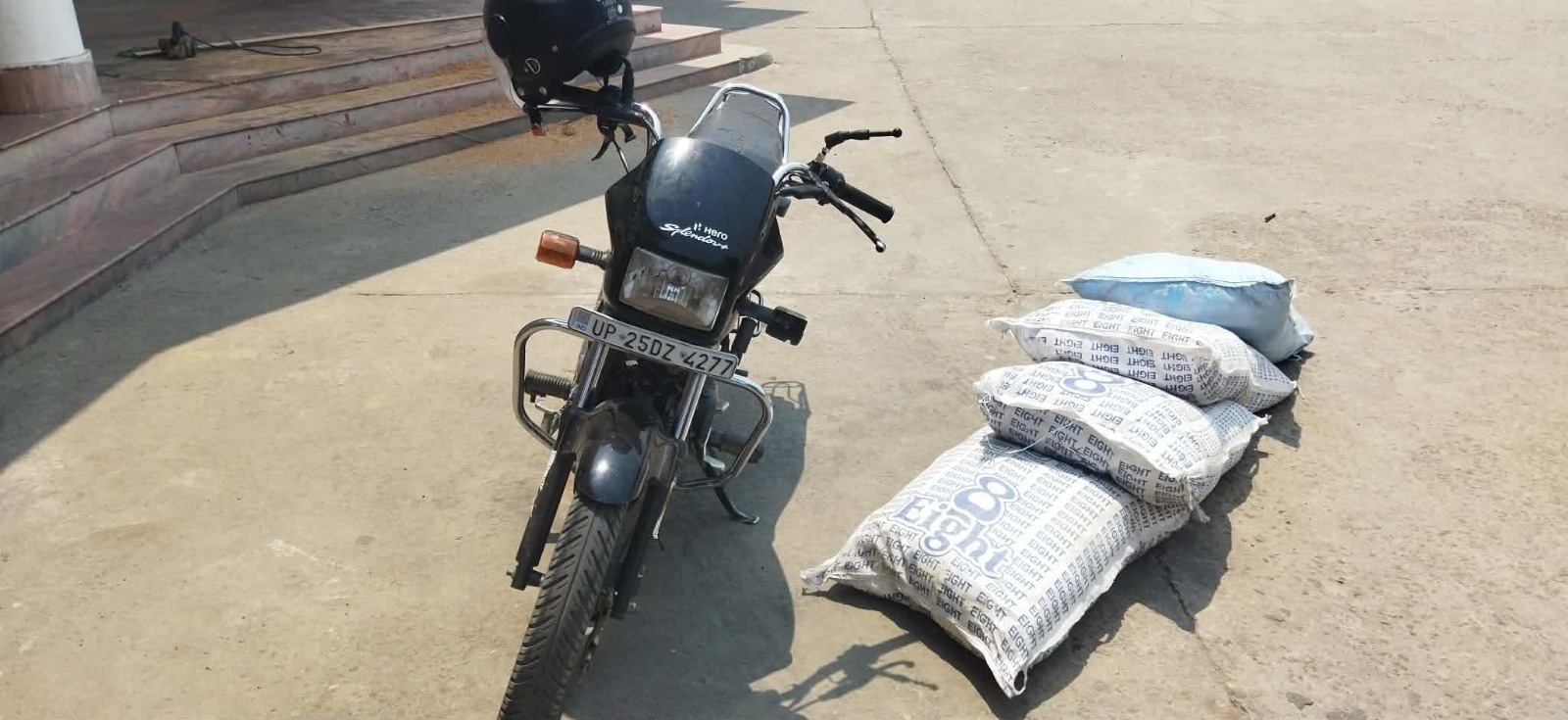 सशस्त्र प्रहरी द्धारा बेलौरीको पचुई सीमा क्षेत्रबाट १ लाख ४० हजार मूल्य बराबरको अवैध सामग्री बरामद