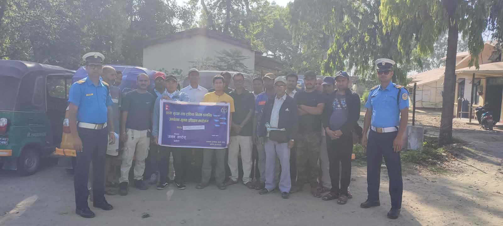 बेलौरीमा सवारी व्यवस्थापनमा कडाइ: चालकलाई फ्लोरेसेन्ट ज्याकेट र सवारीसाधनमा भाडादर सूची अनिवार्य