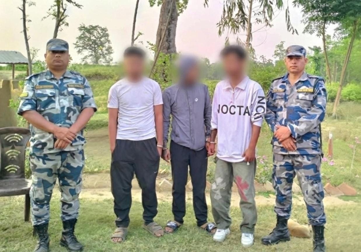 सशस्त्र प्रहरीको सक्रियता: कञ्चनपुर सीमा क्षेत्रबाट खैरो हेरोइनसहित तीन जना नियन्त्रणमा