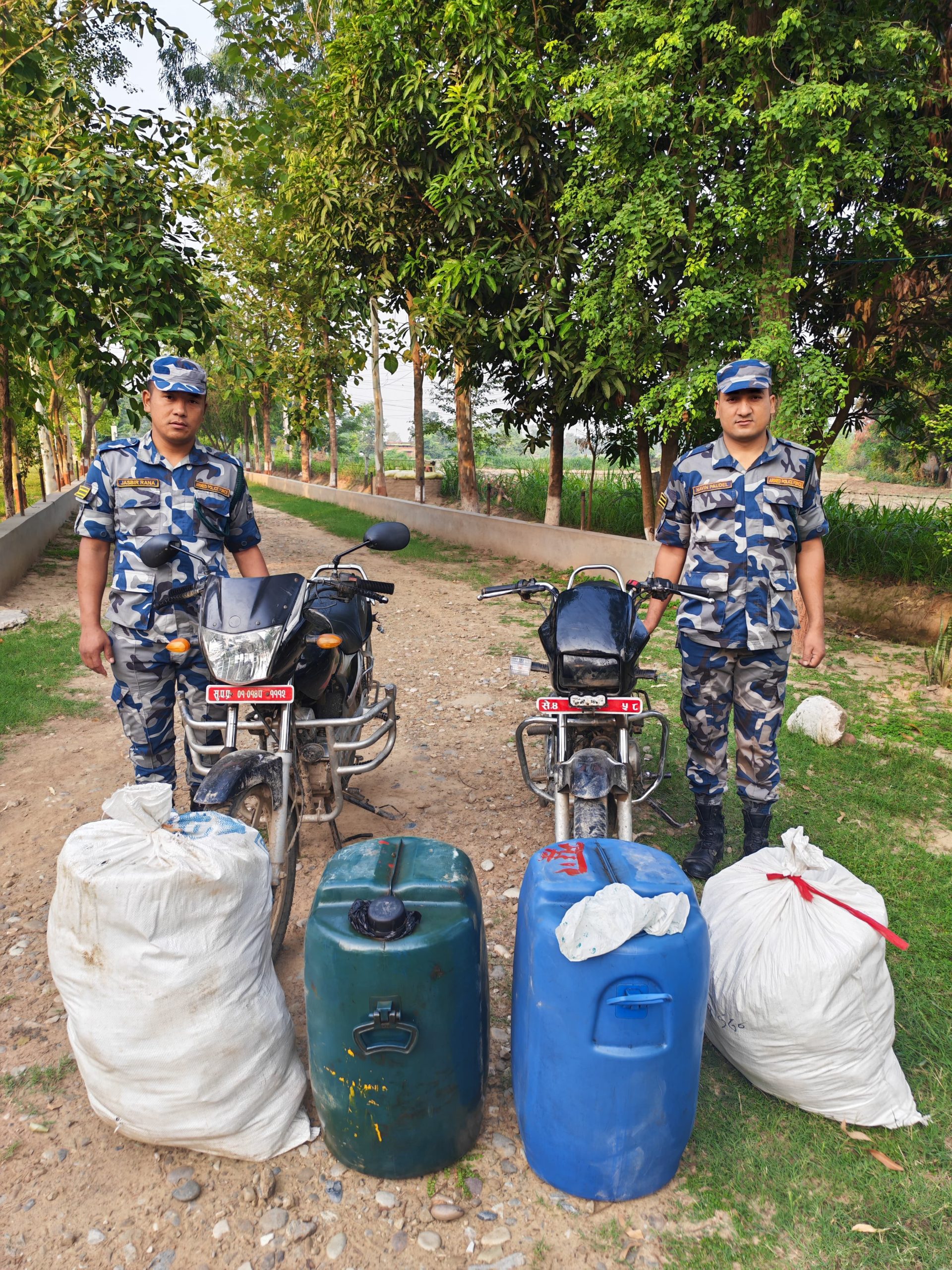 बेलौरी: भन्सार छली अवैध रूपमा भित्र्याइएको सामानसहित दुई मोटरसाइकल सशस्त्र प्रहरीको नियन्त्रणमा