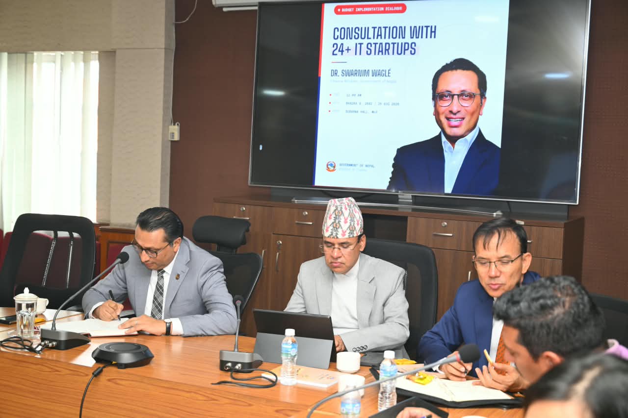 सूचना प्रविधि क्षेत्रमा निर्धक्क भएर लगानी बढाउनुहोस्, सरकार साथमा छ : अर्थमन्त्री डा. स्वर्णिम वाग्ले