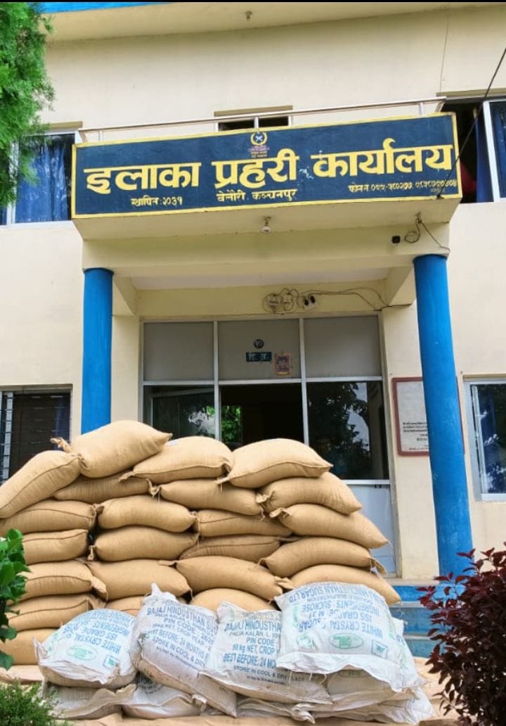 बेलौरीमा भारतबाट भन्सार छली ल्याइएको करिब १४ लाखको अवैध सामानसहित तीन जना पक्राउ