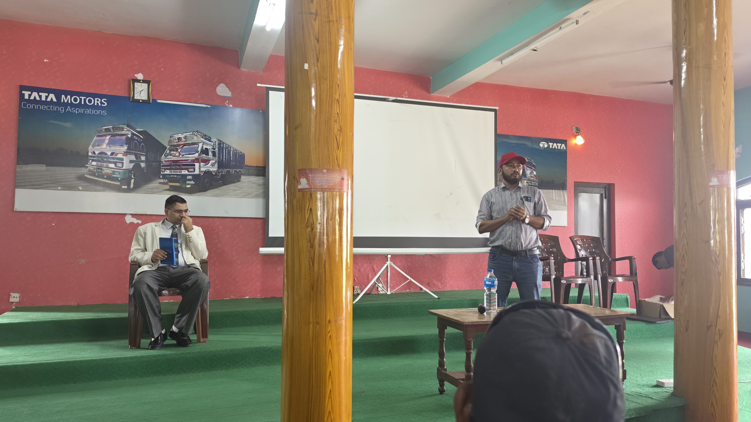 आन्तरिक राजस्व कार्यालय र सेती महाकाली ट्रक यातायात व्यवसायी संघको संयुक्त आयोजनामा धनगढीमा करसम्बन्धी प्रशिक्षण सम्पन्न
