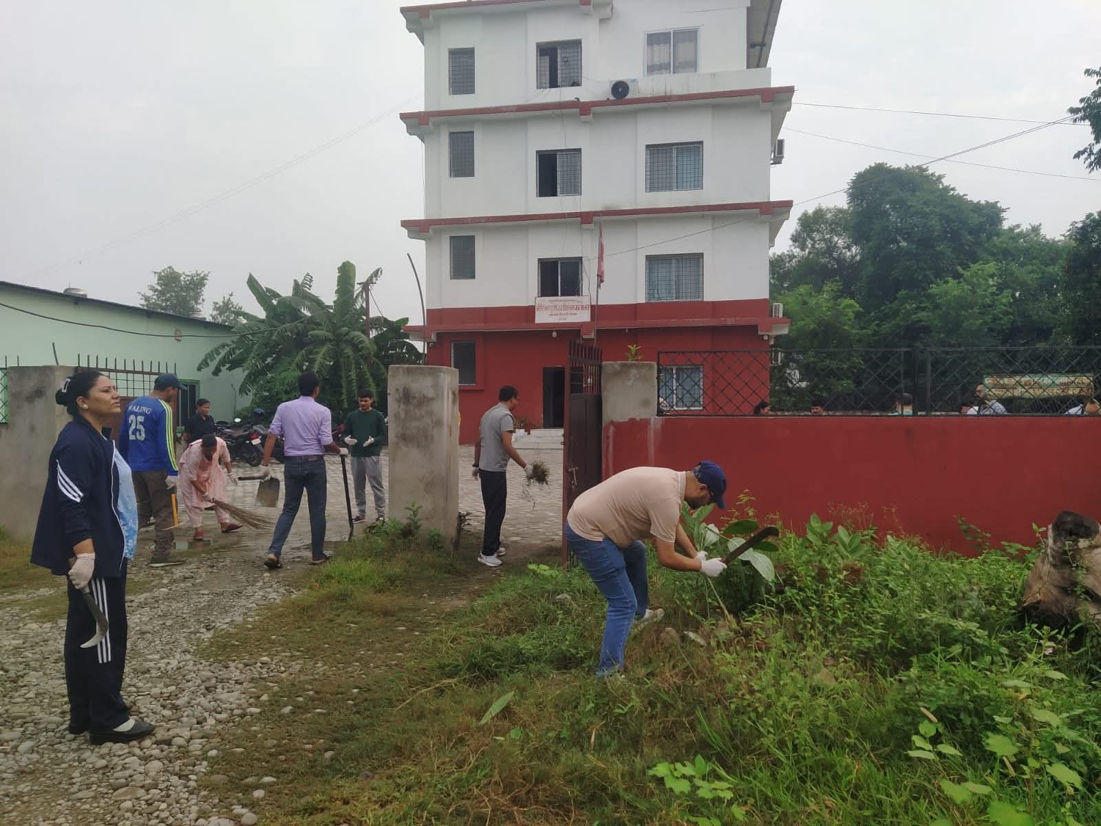 भौतिक पूर्वाधार विकास मन्त्रालयको आयोजनामा धनगढीमा बृहत् सरसफाइ अभियान सम्पन्न