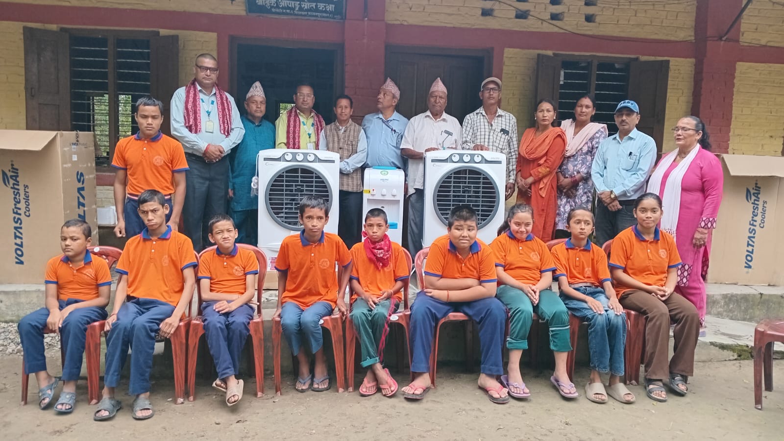 कुमारी बैंक लिमिटेड बेलौरी शाखाद्वारा श्री महाकाली माध्यमिक विद्यालयको बौद्धिक अपाङ्गता स्रोत कक्षालाई सामग्री सहयोग